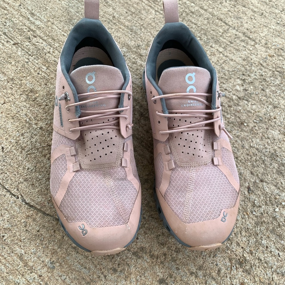 On Running Women's Athletic Shoes in Pink and Gray